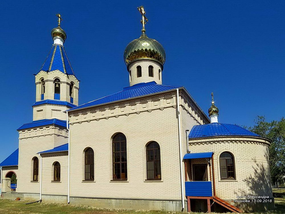 Церковь Владимирской иконы Божией Матери (старая), Дубовское (Дубовский район, Ростовская область). фасады, Церковь Владимирской иконы Божией Матери (новая)
