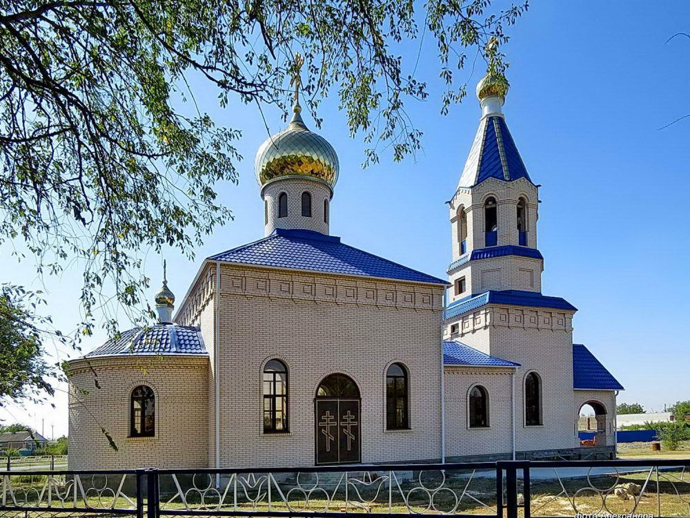 Церковь Владимирской иконы Божией Матери (старая), Дубовское (Дубовский район, Ростовская область). фасады, Церковь Владимирской иконы Божией Матери (новая)