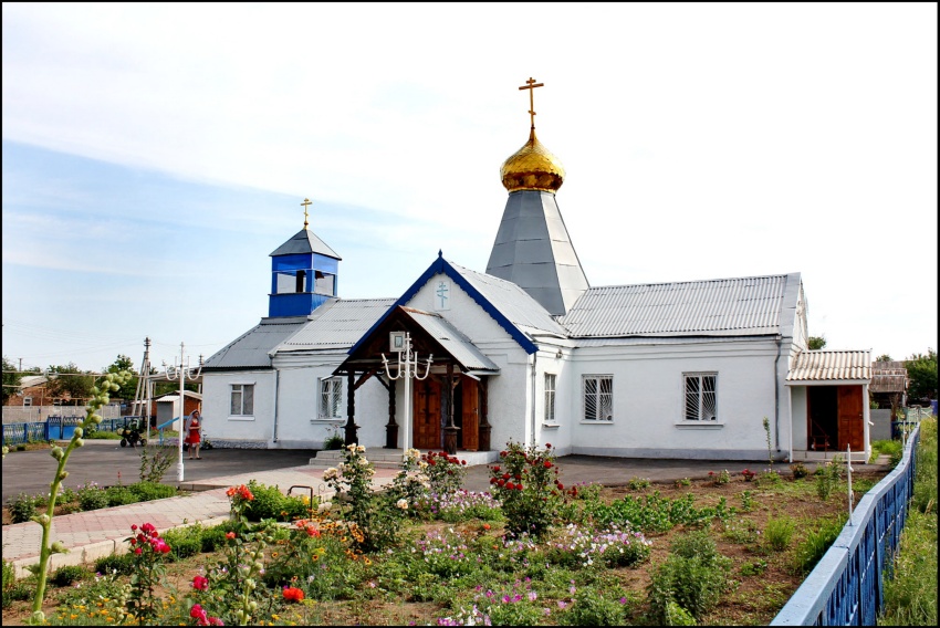 Церковь Владимирской иконы Божией Матери (старая), Дубовское (Дубовский район, Ростовская область). общий вид в ландшафте