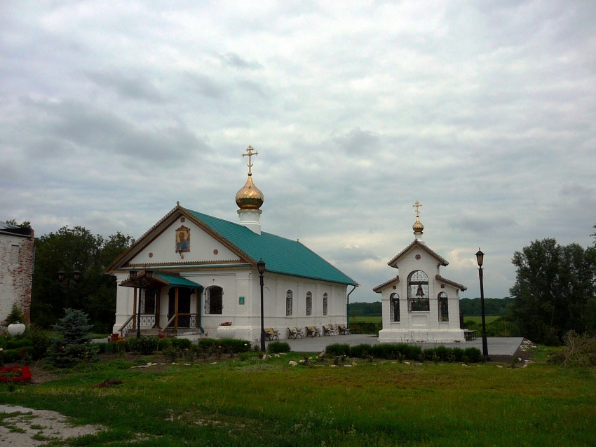 Береговой. Иргизский Воскресенский мужской монастырь. Церковь Иоанна Богослова. общий вид в ландшафте