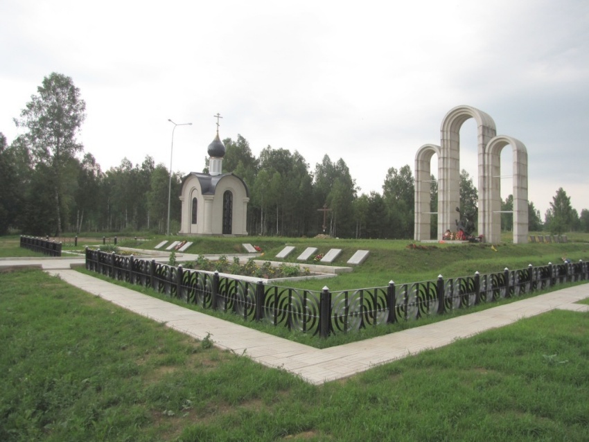 Часовня Георгия Победоносца, Барсуки (Мосальский район, Калужская область). общий вид в ландшафте, вид с Варшавского шоссе