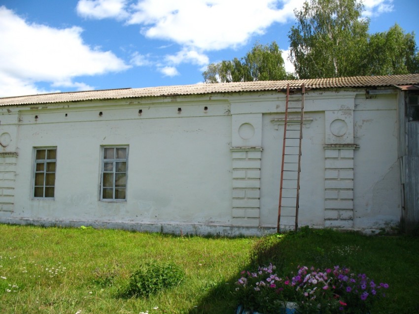 Церковь Рождества Христова, Нылга (Увинский район, Республика Удмуртия). фасады, Основание колокольни и притвор