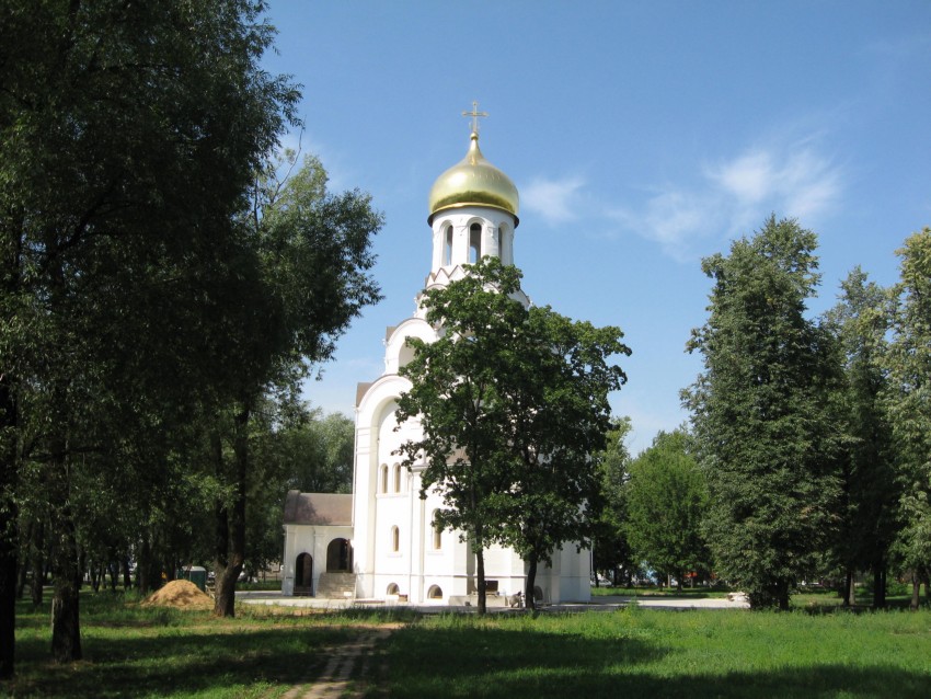 Котельники. Церковь Виктора воина. общий вид в ландшафте