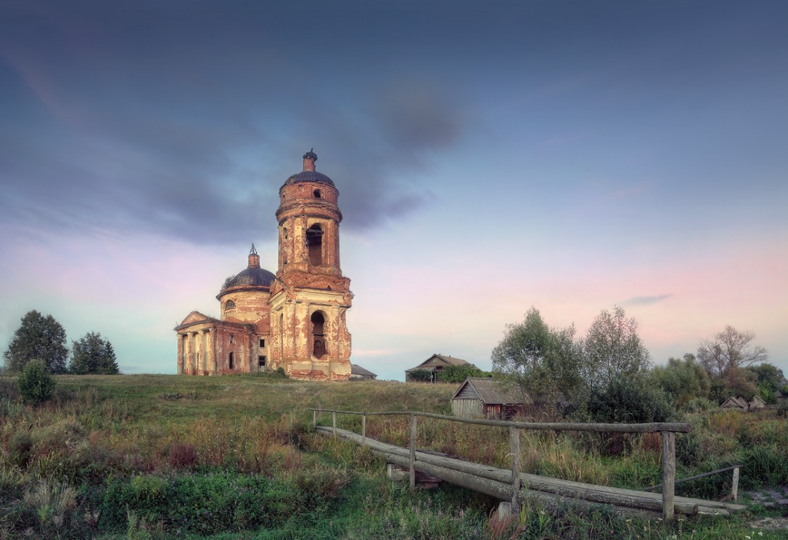 Вороновка. Церковь Тихвинской иконы Божией Матери. общий вид в ландшафте