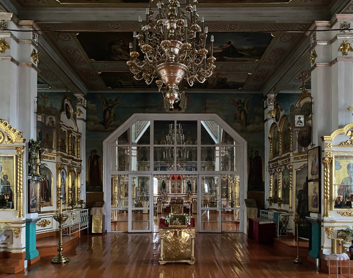 Церковь Николая Чудотворца, Оськино (Инзенский район, Ульяновская область). интерьер и убранство, Общий вид трапезной от входа