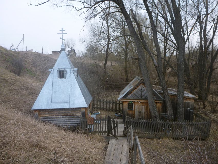 Церковь Спаса Нерукотворного Образа, Ляховка (Майнский район, Ульяновская область). дополнительная информация, Источник и купальня при храме