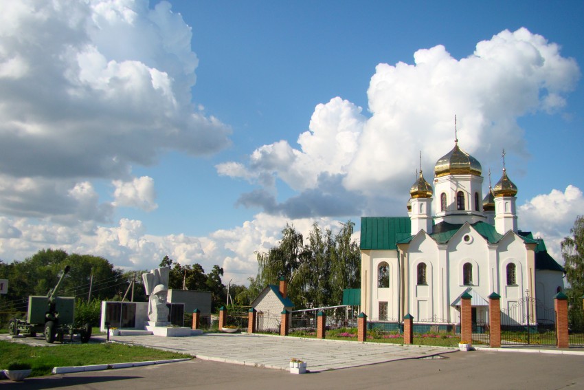 Ундоры. Церковь Воскресения Христова. общий вид в ландшафте