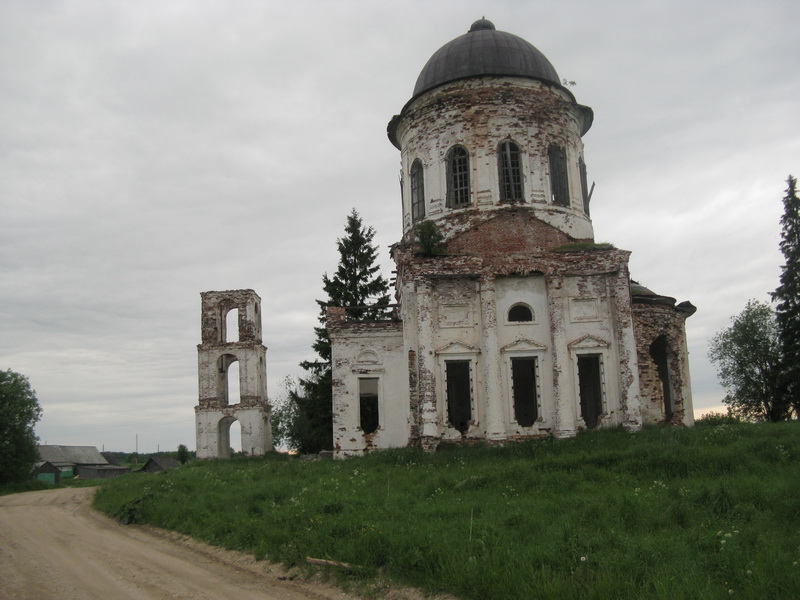 Церковь Сретения Господня, Мостовая (Каргопольский район, Архангельская область). общий вид в ландшафте