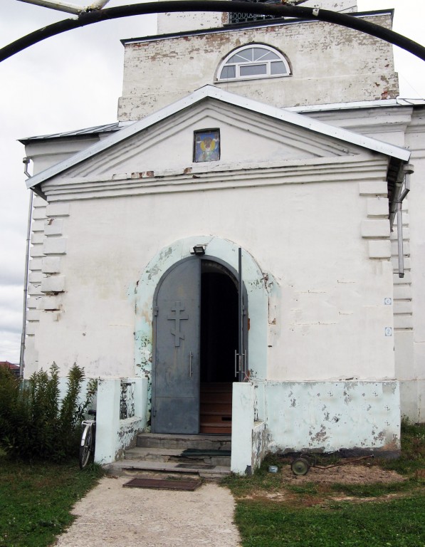 Церковь Николая Чудотворца, Сарминский Майдан (Вознесенский район, Нижегородская область). архитектурные детали, Фрагмент западного фасада с вратами храма