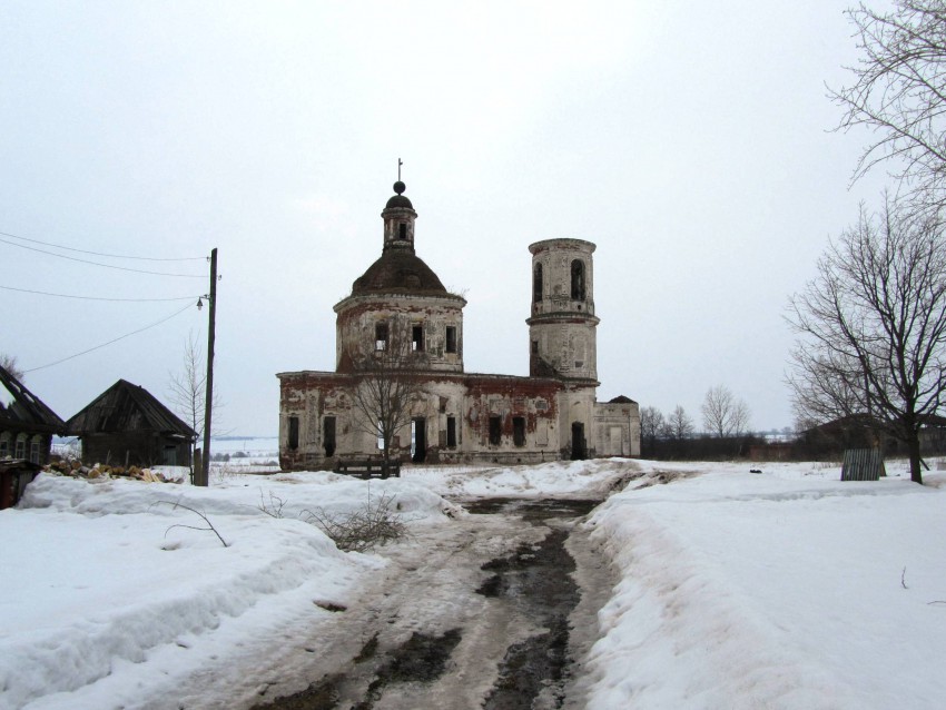 Девлетяково. Троицы Живоначальной церковь. общий вид в ландшафте, вид со стороны села