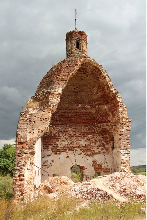 Церковь Михаила Архангела, Маслово (Ефремовский район, Тульская область). фасады, сохранившаяся часть храма