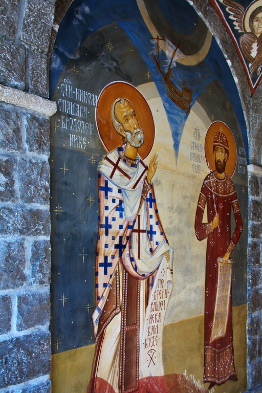 Монастырь Режевичи, Режевичи (Черногория, Прочие страны). архитектурные детали, роспись входа на территорию монастыря