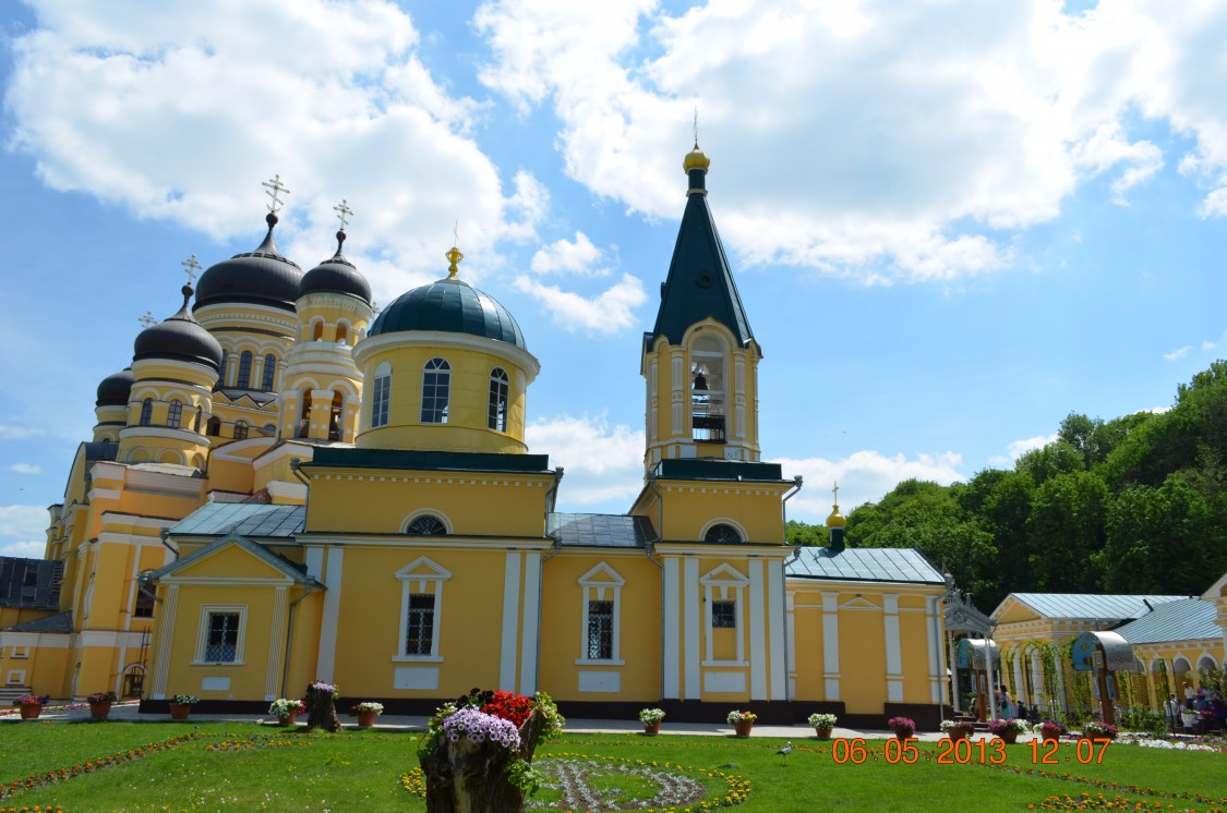 Параскевиевский монастырь, Бурсук (Хынку) (Ниспоренский район, Молдова). фасады