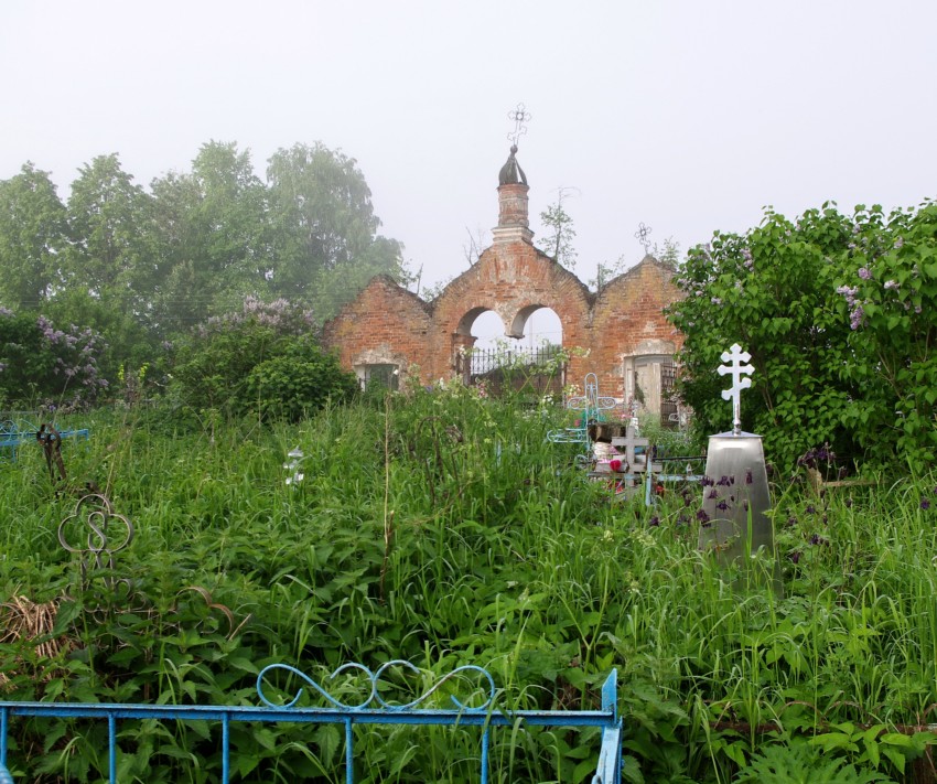 Лосево. Церковь Покрова Пресвятой Богородицы. дополнительная информация, Ворота на территорию храмов и кладбища