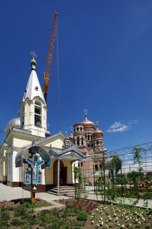 Параскевиевский монастырь, Бурсук (Хынку) (Ниспоренский район, Молдова). общий вид в ландшафте