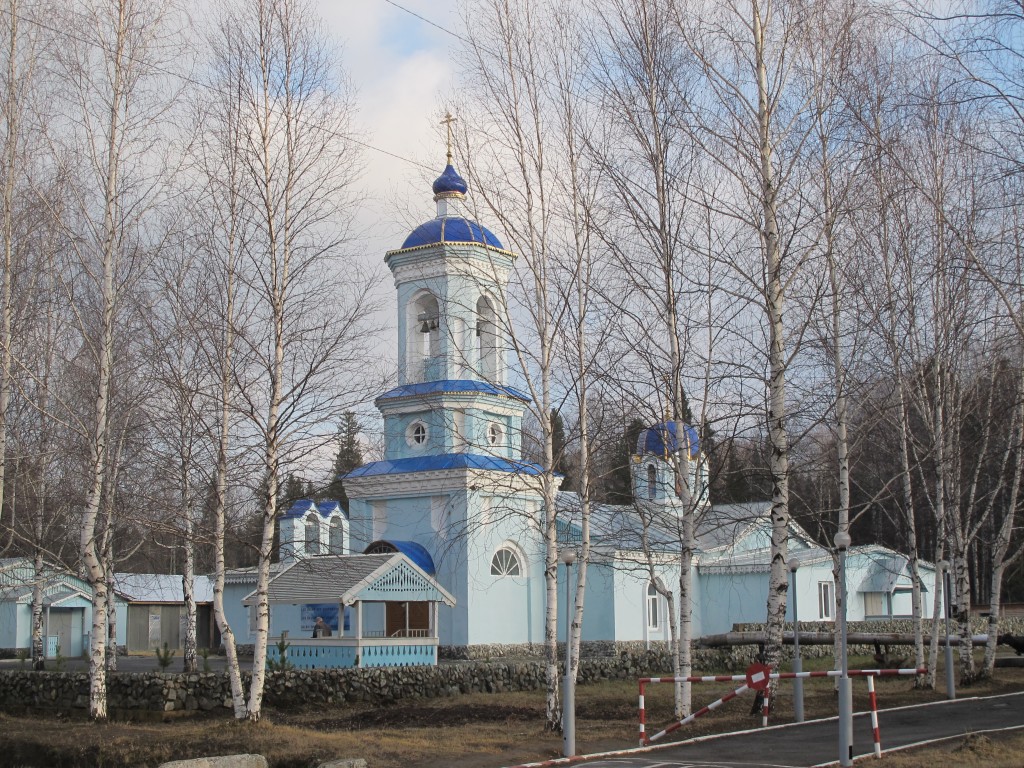 Свободный. Церковь Димитрия Донского. общий вид в ландшафте