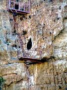 Монастырь Харитона Исповедника, Две благоустроенные древние пещерные кельи в западной части ядра лавры на южном берегу потока. Вид с северо-запада.<br>, Иудейская пустыня, Вади Кельт (Нахаль Прат), Палестина, Прочие страны