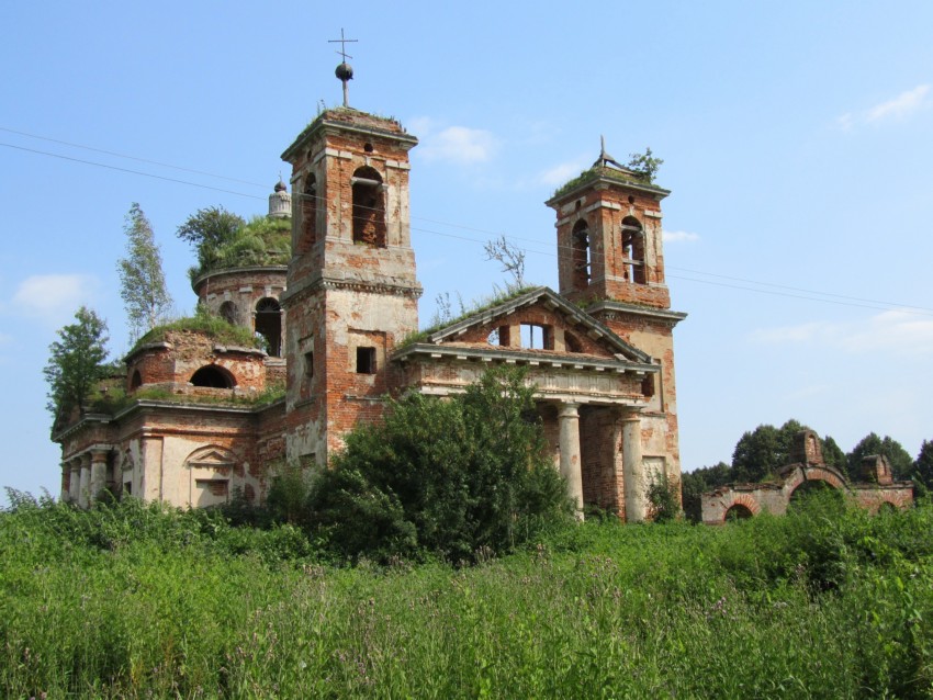 Федяево. Церковь Троицы Живоначальной. фасады, западный фасад и ворота