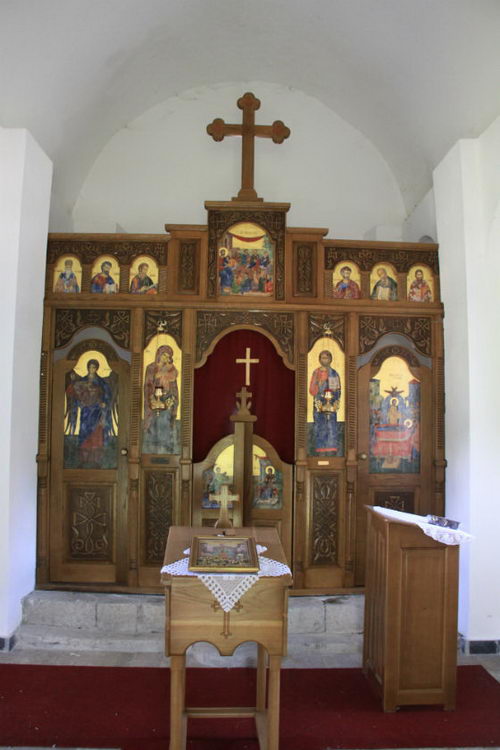 Церковь Успения Пресвятой Богородицы, Ровачко Требальево (Rovaćko Trebaljevo) (Черногория, Прочие страны). интерьер и убранство