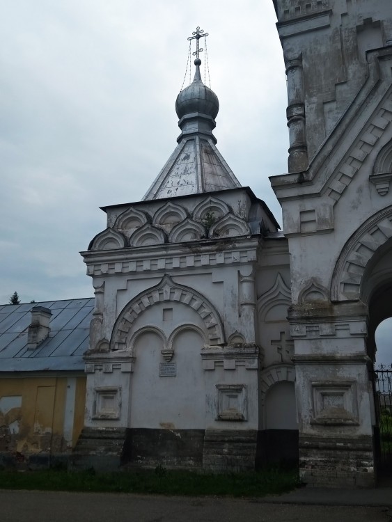 Великий Новгород. Десятинный монастырь. Неизвестная часовня. фасады