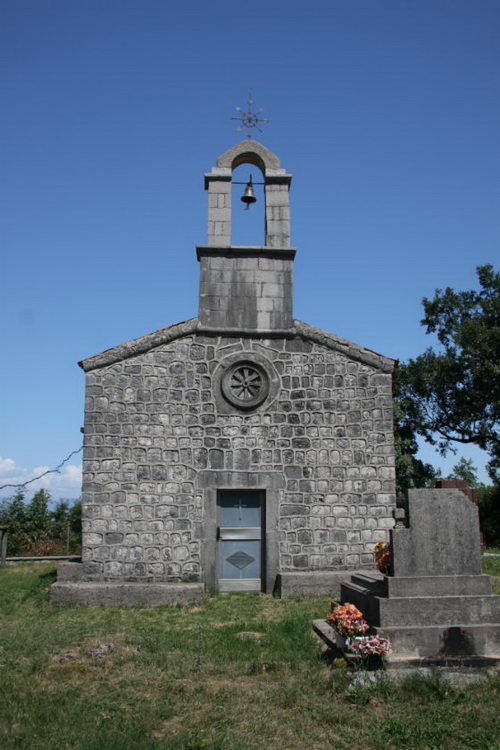 Чуковичи (Čukovići ). Неизвестная церковь. фасады