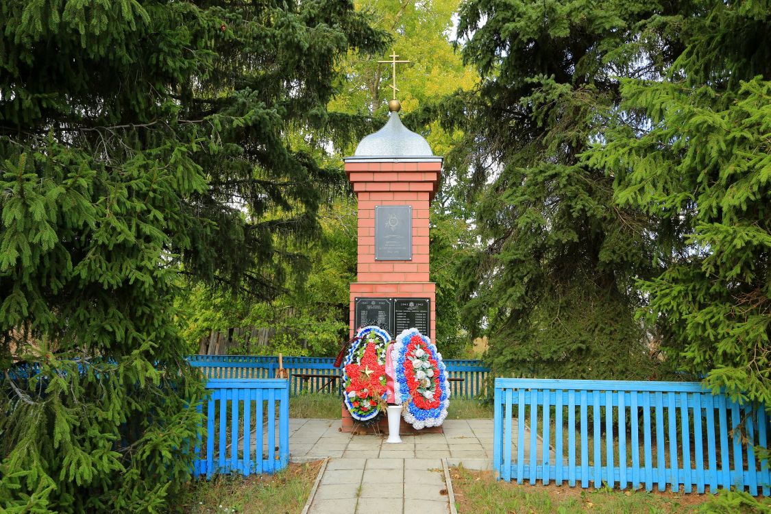 Памятник землякам, погибшим в Великой Отечественной войне, Менчаково (Суздальский район, Владимирская область). фасады