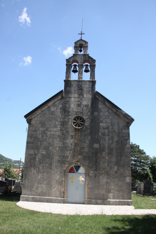 Байице (Bajice). Неизвестная церковь. фасады