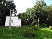 Часовня Симеона Богоприимца, справа видна Троицкая церковь<br>, Семеновщина, Валдайский район, Новгородская область