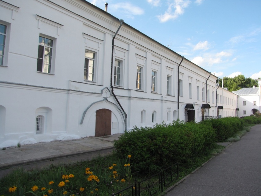 Хутынь. Варлаамо-Хутынский Спасо-Преображенский женский монастырь. Домовая церковь Льва, Папы Римского. фасады