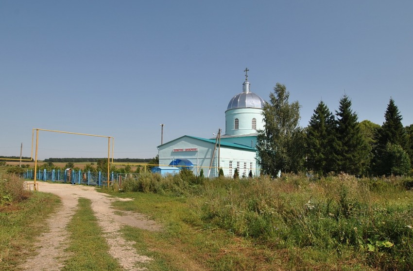 Хмелевое. Церковь Успения Пресвятой Богородицы. общий вид в ландшафте