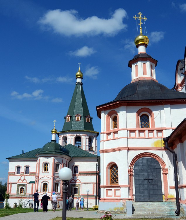 Валдай. Иверский монастырь. Домовая церковь Успения Пресвятой Богородицы. фасады