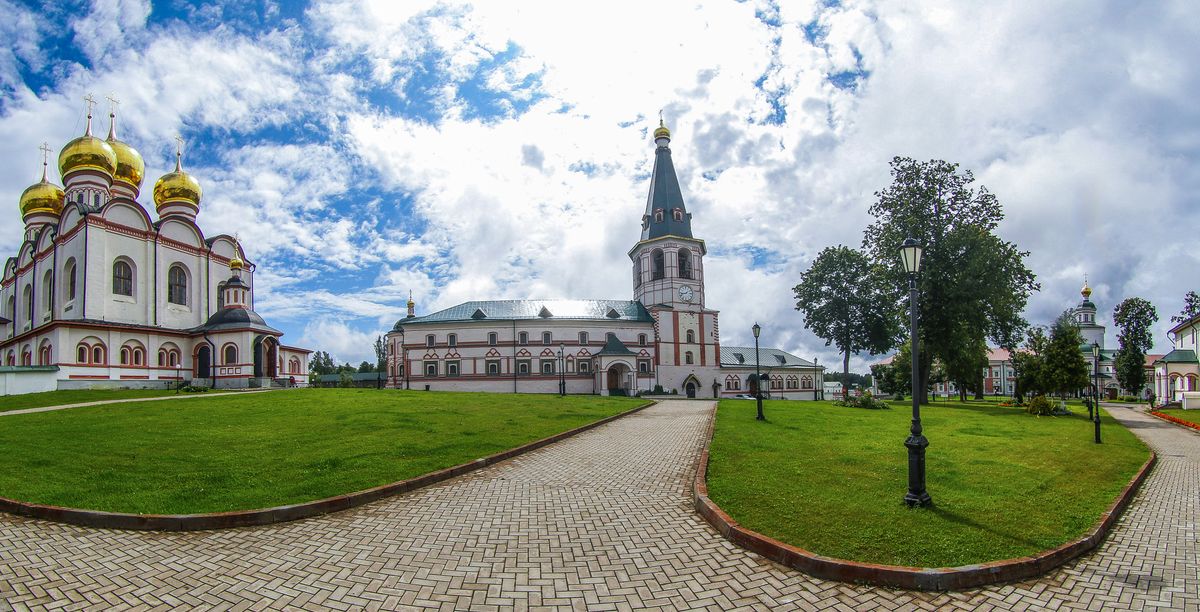 общий вид в ландшафте. Иверский монастырь. Домовая церковь Успения Пресвятой Богородицы, Валдай (Валдайский район, Новгородская область)