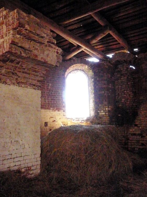 Церковь Троицы Живоначальной, Сыра (Суксунский район, Пермский край). интерьер и убранство