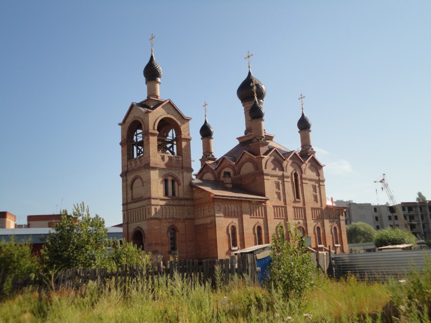 Тутаев. Церковь Вениамина, епископа Романовского. общий вид в ландшафте