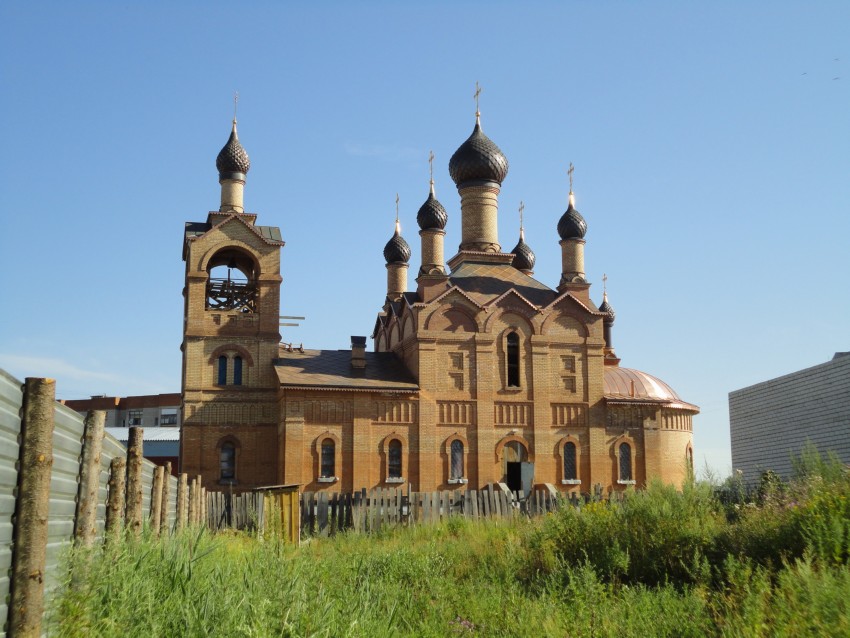 Церковь Вениамина, епископа Романовского, Тутаев (Тутаевский район, Ярославская область). общий вид в ландшафте