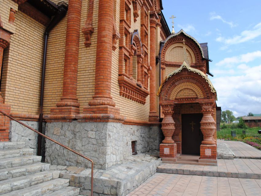 Церковь Екатерины Александрийской, Сростки (Бийский район и г. Бийск, Алтайский край). фасады, Вход в нижний престол.