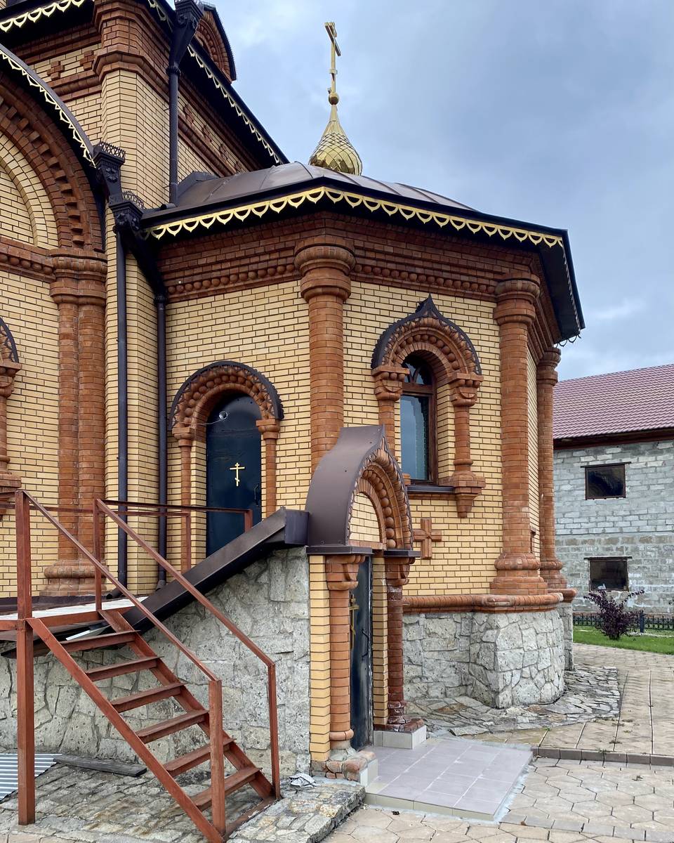 Апсида, архитектурные детали. Церковь Екатерины Александрийской, Сростки (Бийский район и г. Бийск, Алтайский край)