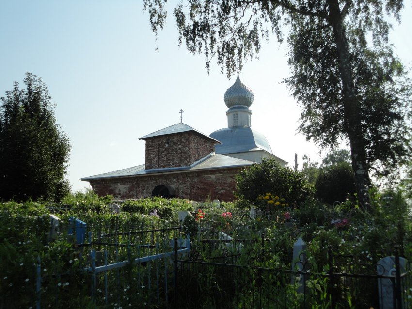 Церковь Троицы Живоначальной, Каменники (Рыбинский район, Ярославская область). общий вид в ландшафте