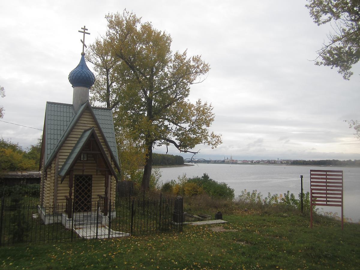 общий вид в ландшафте. Часовня Василия Великого, Рыбинск (Рыбинск, город, Ярославская область)