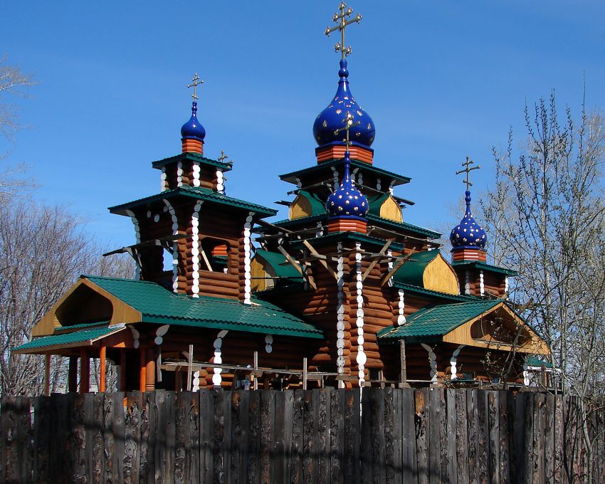 Церковь Николая и Александры, царственных страстотерпцев, Кузино (Первоуральск (ГО Первоуральск), Свердловская область). общий вид в ландшафте