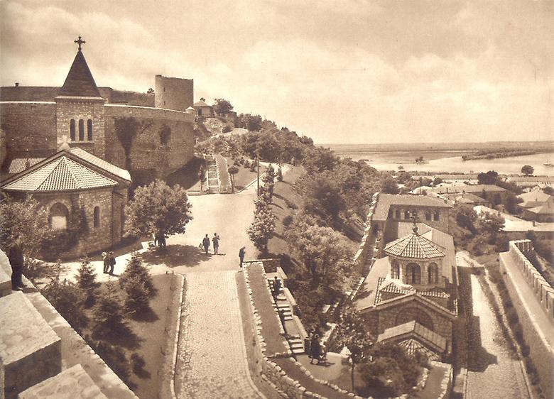 Церковь Ружица и Храм Святой Петки. Середина 1930-х, архивная фотография. Церковь Рождества Пресвятой Богородицы, Белград (Белград, округ, Сербия)