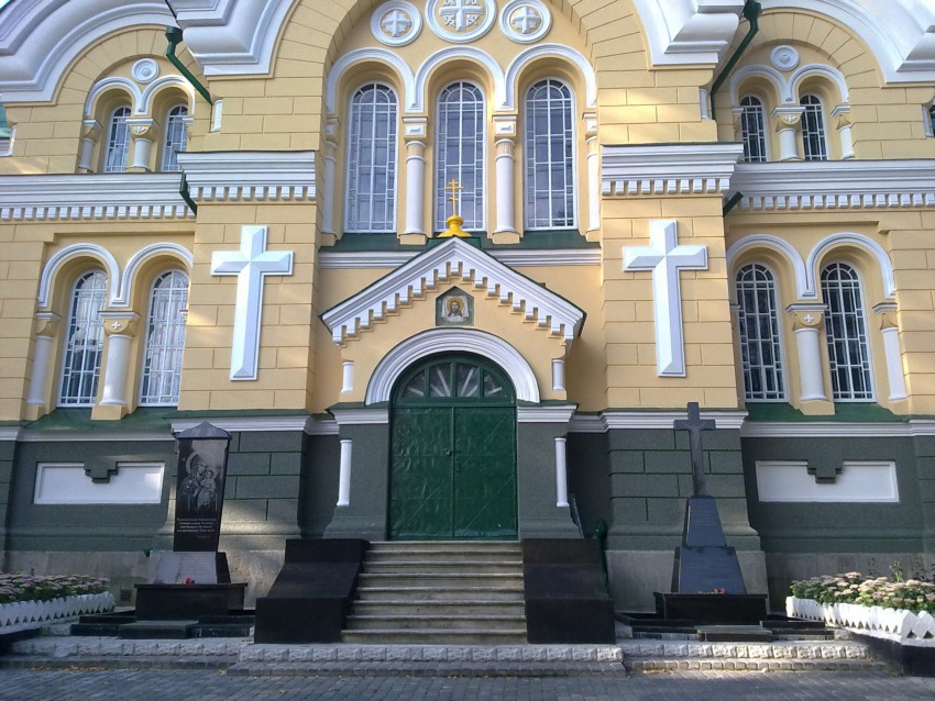 Георгиевский Городницкий монастырь. Собор Георгия Победоносца, Городница (Звягельский район, Украина, Житомирская область). архитектурные детали, Северный вход в Свято-Георгиевский храм в пгт Городница.