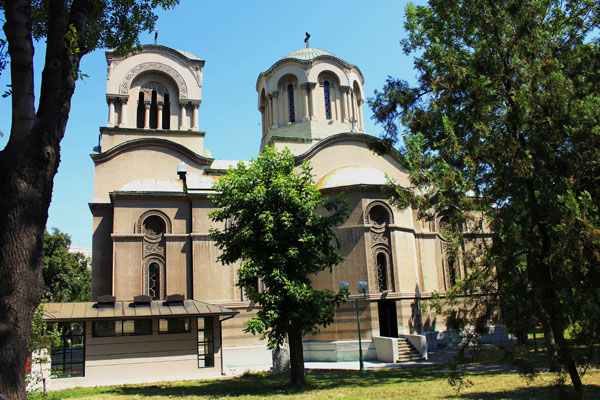 Церковь Перенесения мощей Александра Невского в Санкт-Петербург, Белград (Белград, округ, Сербия). фасады
