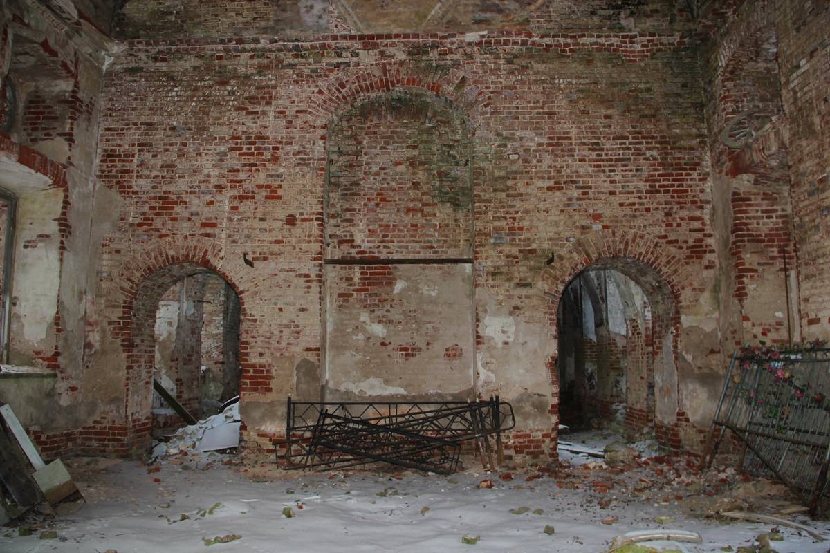 интерьер и убранство. Церковь Воздвижения Креста Господня, Дмитриевское (Некоузский район, Ярославская область)