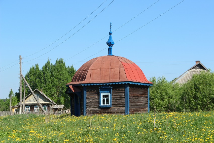 Неизвестная часовня, Раково (Некоузский район, Ярославская область). общий вид в ландшафте