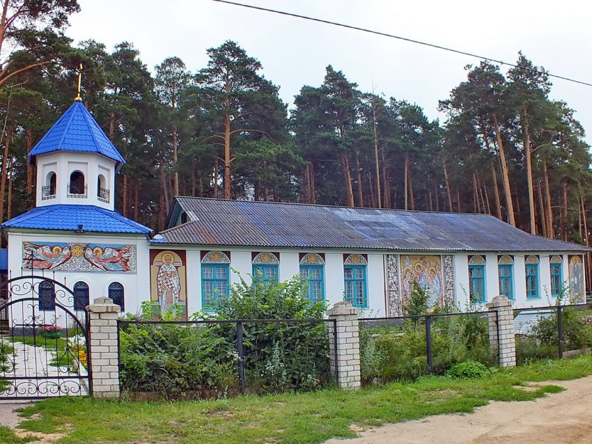 Октябрьский. Церковь Покрова Пресвятой Богородицы. общий вид в ландшафте