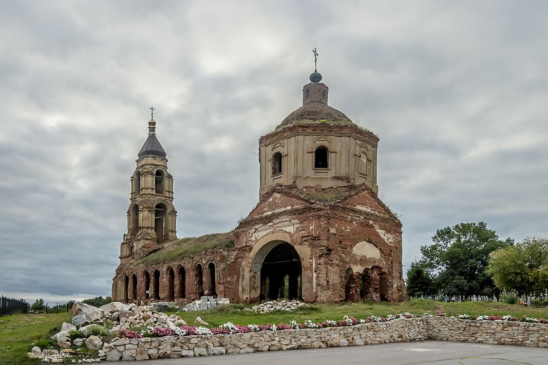 Кучугуры. Церковь Иоанна Богослова. общий вид в ландшафте