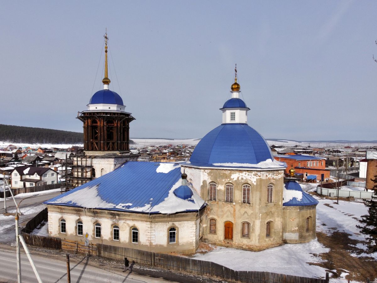 Оек. Церковь Успения Пресвятой Богородицы. общий вид в ландшафте, Вид с востока