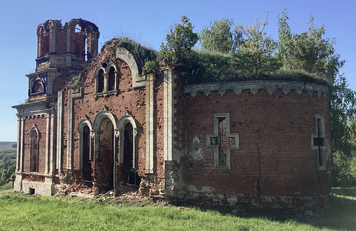 Вид с юго-востока, фасады. Церковь Космы и Дамиана, Верхний Изрог (Каменский район, Тульская область)