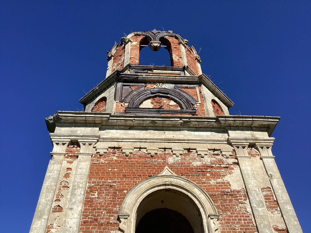 Колокольня, вид с запада, фасады. Церковь Космы и Дамиана, Верхний Изрог (Каменский район, Тульская область)